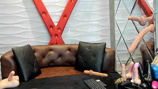 Mara Gonzalez online show from 06-14-26, 11:45