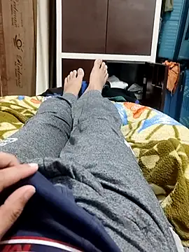 Snapshot of Hot_funky_boy chatting on 02-13-25, 04:39 Hot funky boy online show from 02-13-25, 04:39