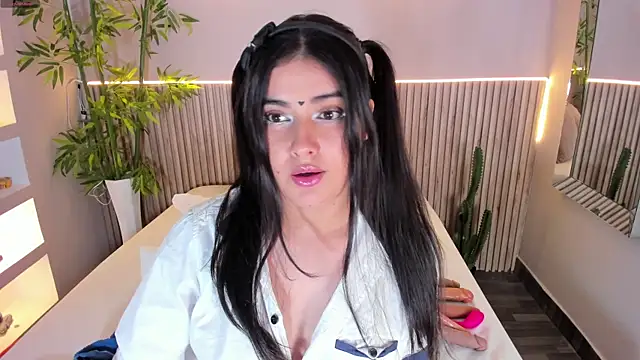 LinnaEvanson online show from 11-01-25, 04:25