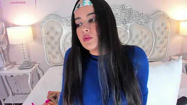 LinnaEvanson online show from 11-06-25, 04:24