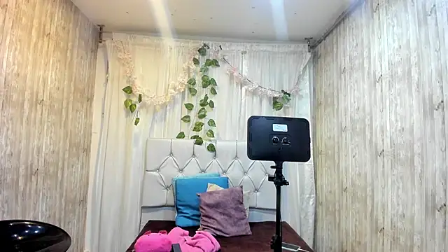 Rachel new20 online show from 05-14-26, 08:48