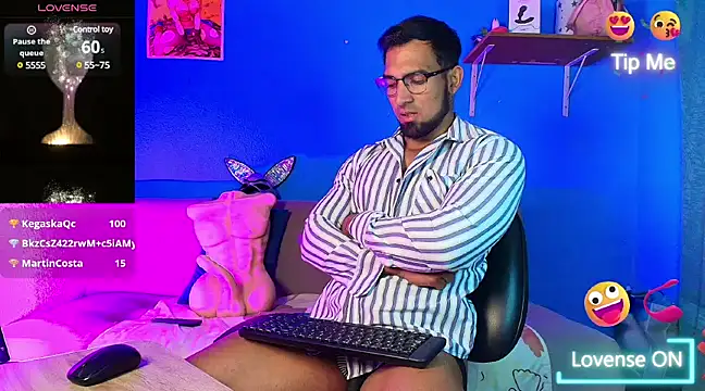 Snapshot of Maxxi_Brown chatting on 02-25-25, 12:03 Maxxi Brown online show from 02-25-25, 12:03
