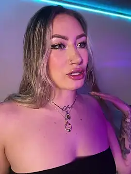 Snapshot of Lally_Valencia__ chatting on 10-25-25, 06:10 Lally Valencia online show from 10-25-25, 06:10