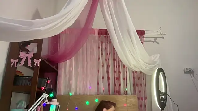 Snapshot of ScarletBottom chatting on 09-17-25, 11:23 ScarletBottom online show from 09-17-25, 11:23