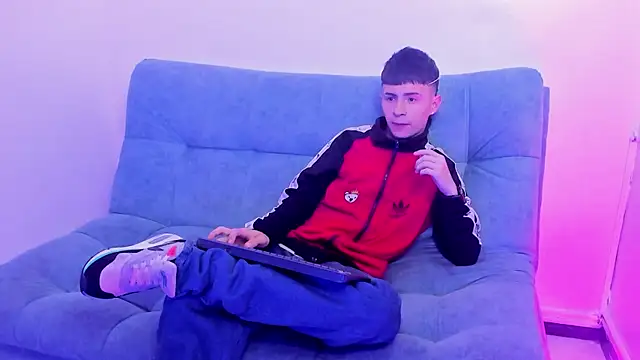 Stivarfox21 online show from 02-01-25, 08:29