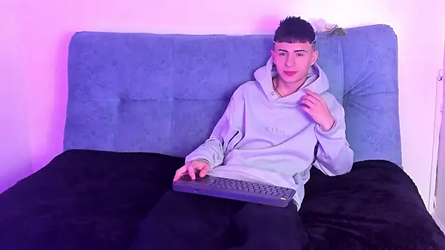 Stivarfox21 online show from 02-18-25, 03:10