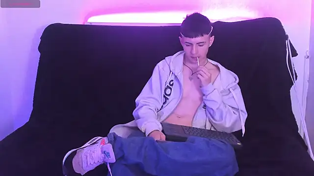 Stivarfox21 online show from 02-19-25, 10:34