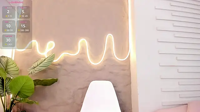 Lia Guzman online show from 02-22-25, 11:46