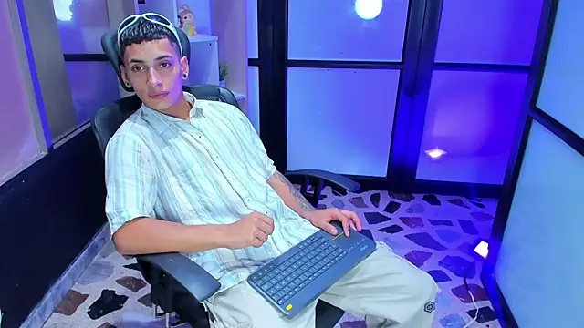 JhoanLeandro online show from 02-15-25, 04:47