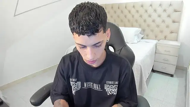 JhoanLeandro online show from 09-23-25, 05:32