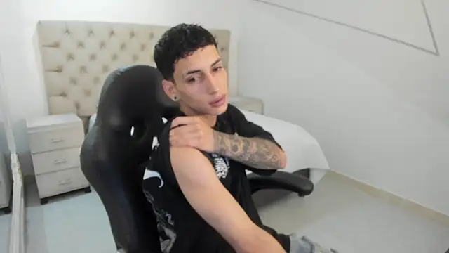 JhoanLeandro online show from 10-04-25, 05:49