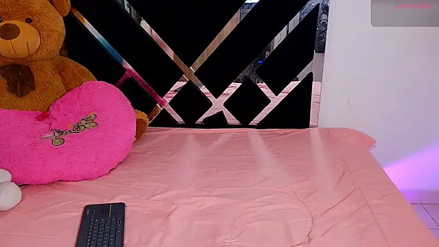 Snapshot of CatalinaSmith1 chatting on 02-20-26, 12:07 CatalinaSmith1 online show from 02-20-26, 12:07