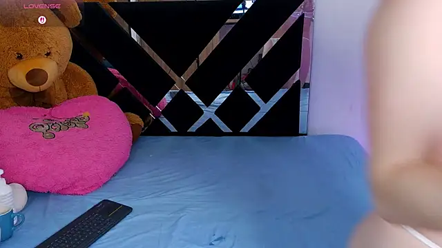 Snapshot of CatalinaSmith1 chatting on 03-03-26, 09:04 CatalinaSmith1 online show from 03-03-26, 09:04