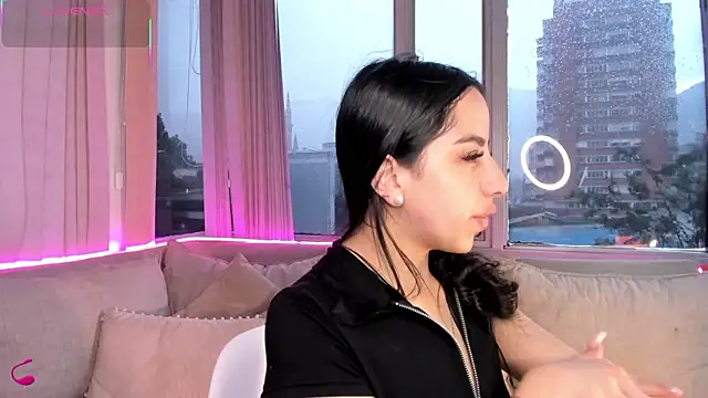 Daphne chers online show from 11-20-25, 07:57