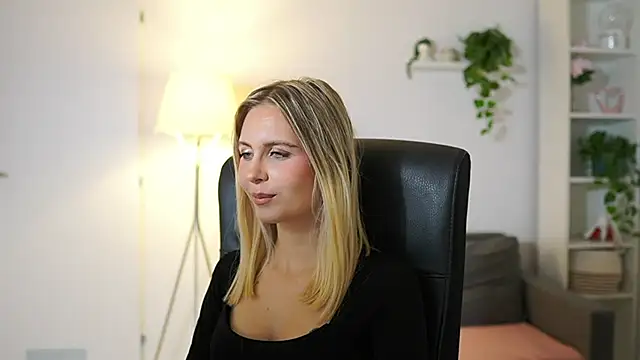 Snapshot of catecrago_ chatting on 10-17-25, 08:17 catecrago online show from 10-17-25, 08:17