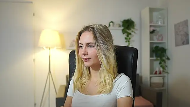 Snapshot of catecrago_ chatting on 11-06-25, 08:59 catecrago online show from 11-06-25, 08:59