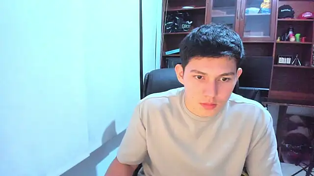 JamesCr  online show from 02-05-25, 04:06