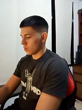 JamesCr  online show from 02-08-25, 04:14