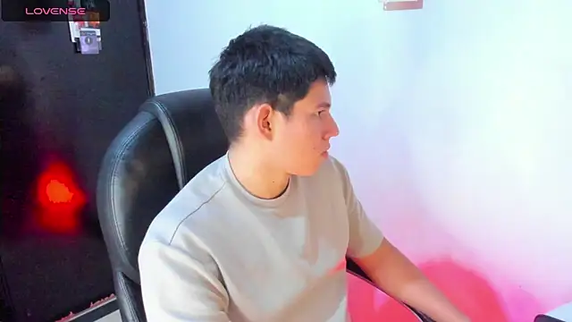 JamesCr  online show from 03-22-25, 07:47