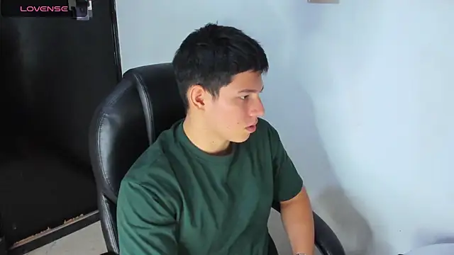 JamesCr  online show from 03-23-25, 04:49