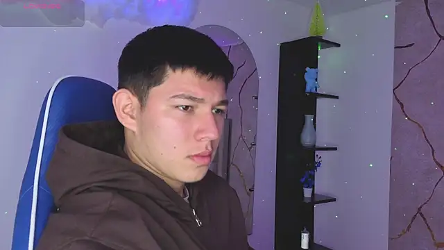 JamesCr  online show from 05-11-26, 12:33