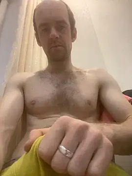 LynnAhNight online show from 10-30-25, 03:19