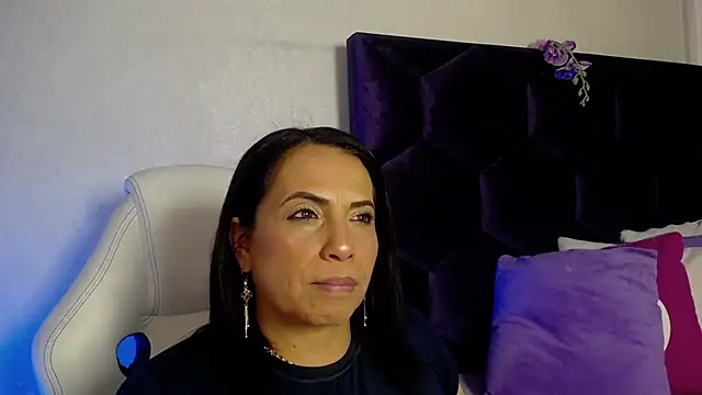 GochitaWild online show from 11-18-25, 08:24