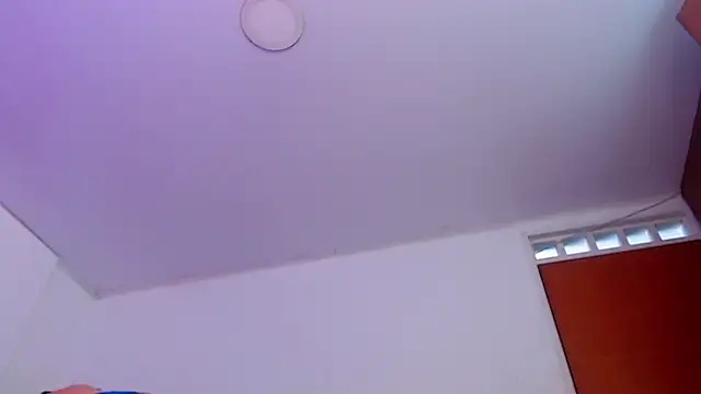 Snapshot of Taliana36 chatting on 02-13-25, 04:39 Taliana36 online show from 02-13-25, 04:39