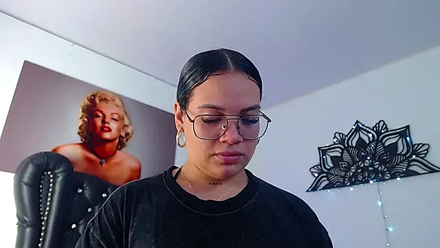 Snapshot of Taliana36 chatting on 02-21-25, 01:11 Taliana36 online show from 02-21-25, 01:11