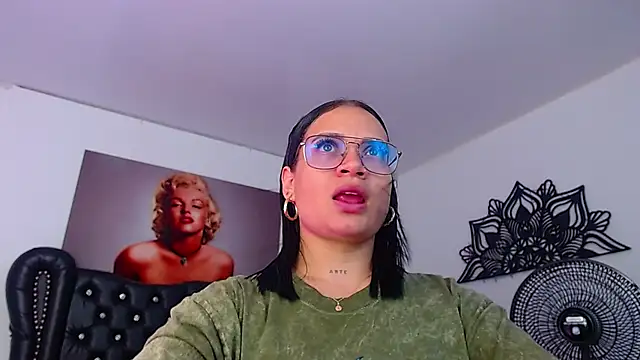 Snapshot of Taliana36 chatting on 03-05-25, 01:06 Taliana36 online show from 03-05-25, 01:06