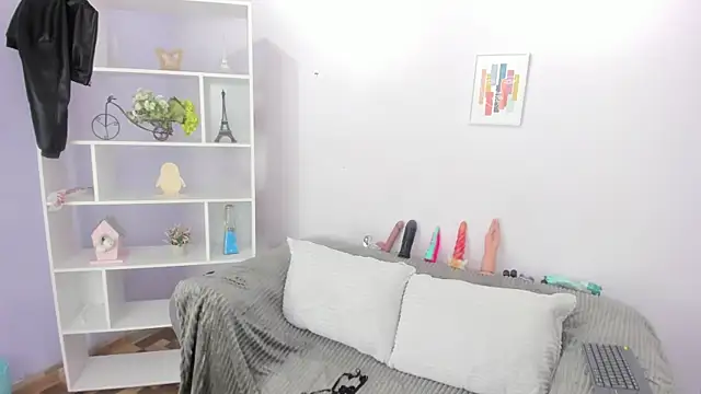 Snapshot of Hiyakasudere chatting on 09-26-25, 06:56 Hiyakasudere online show from 09-26-25, 06:56