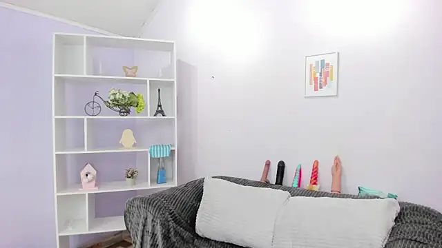 Snapshot of Hiyakasudere chatting on 09-27-25, 12:43 Hiyakasudere online show from 09-27-25, 12:43