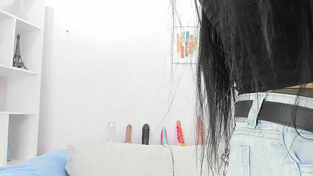 Snapshot of Hiyakasudere chatting on 09-29-25, 06:46 Hiyakasudere online show from 09-29-25, 06:46