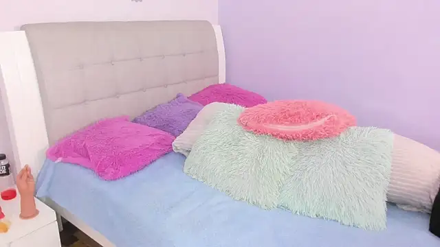 Snapshot of Hiyakasudere chatting on 10-08-25, 06:27 Hiyakasudere online show from 10-08-25, 06:27