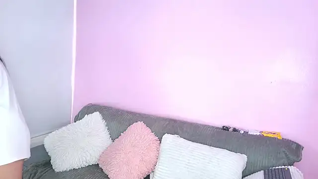 Snapshot of Hiyakasudere chatting on 10-14-25, 06:42 Hiyakasudere online show from 10-14-25, 06:42