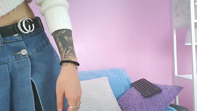 Hiyakasudere online show from 11-18-25, 06:45