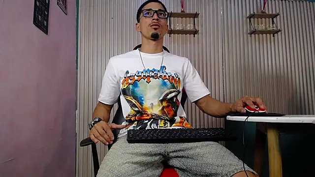 Snapshot of Becker2_ chatting on 01-11-26, 05:51 Becker2 online show from 01-11-26, 05:51