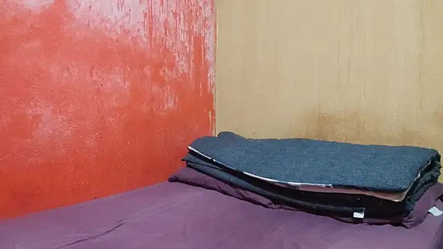 LuisA Femm online show from 12-18-25, 05:35