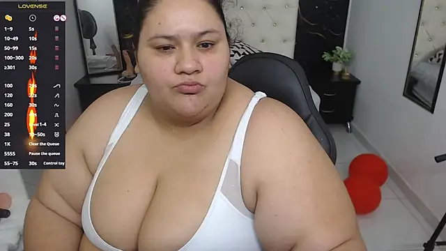 Snapshot of Aaliyah11 chatting on 02-19-25, 02:23 Aaliyah11 online show from 02-19-25, 02:23