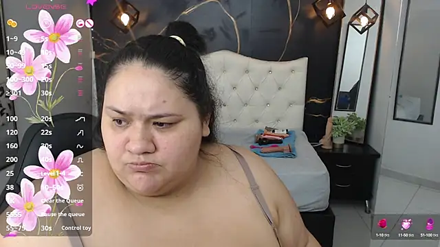 Snapshot of Aaliyah11 chatting on 03-21-25, 02:39 Aaliyah11 online show from 03-21-25, 02:39