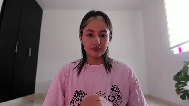 Snapshot of ggor4w33 chatting on 03-19-26, 04:44 ggor4w33 online show from 03-19-26, 04:44