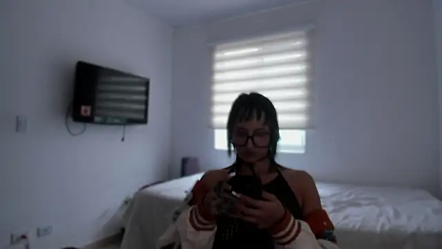 Snapshot of ggor4w33 chatting on 03-28-26, 01:00 ggor4w33 online show from 03-28-26, 01:00