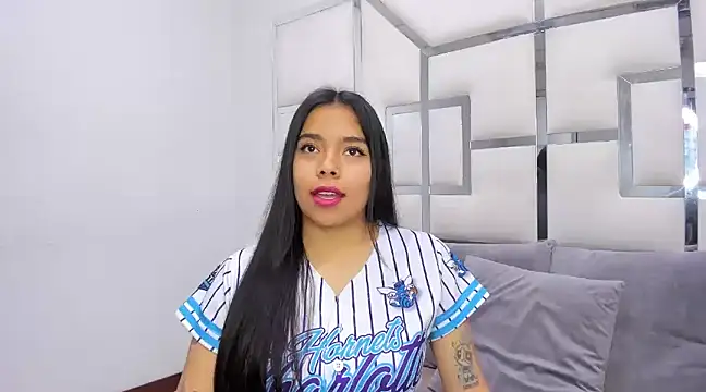 ZoeWan69 online show from 02-20-25, 11:42