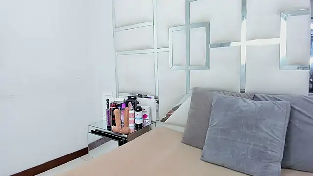 ZoeWan69 online show from 02-24-25, 12:59