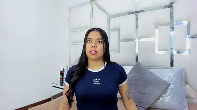 ZoeWan69 online show from 03-19-25, 11:17