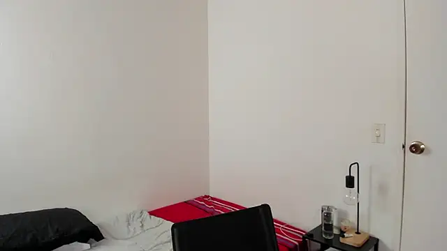 Snapshot of Mazikeen__18 chatting on 02-17-26, 01:18 Mazikeen 18 online show from 02-17-26, 01:18