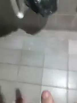 Snapshot of Santini26 chatting on 02-01-25, 05:28 Santini26 online show from 02-01-25, 05:28