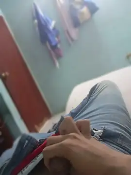 Snapshot of Santini26 chatting on 03-26-26, 05:18 Santini26 online show from 03-26-26, 05:18