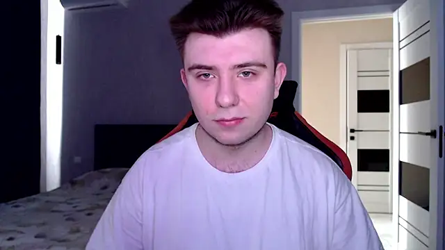 Snapshot of honey_furry chatting on 03-16-26, 06:39 honey furry online show from 03-16-26, 06:39