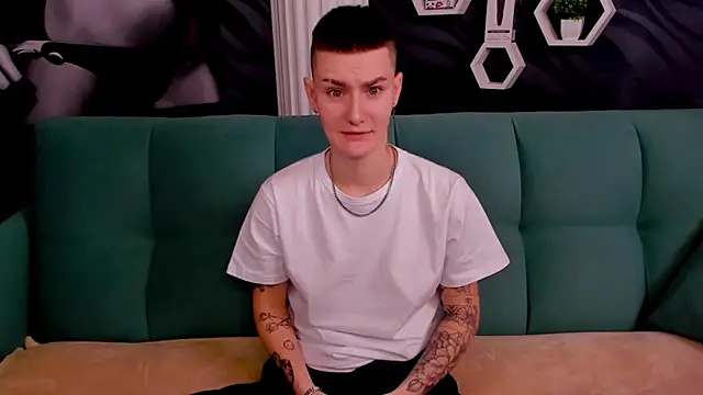 LindaBryantt online show from 02-11-25, 10:15